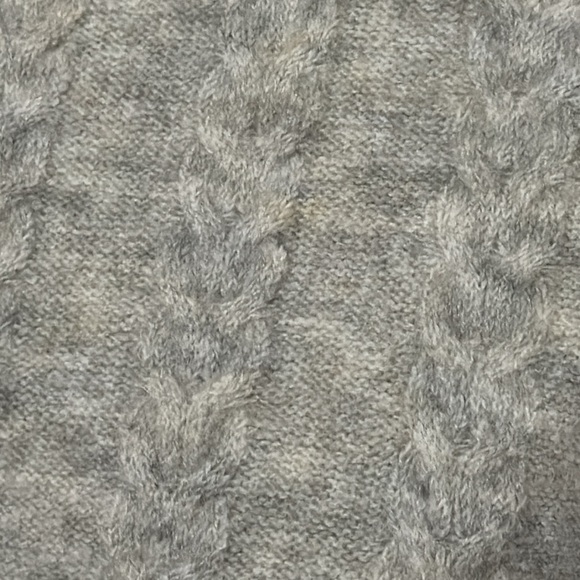 NWT New York & Co Sleeveless Sweater-Sz L-Cable Knit Detail-Grayish-Acrylic - Picture 3 of 15